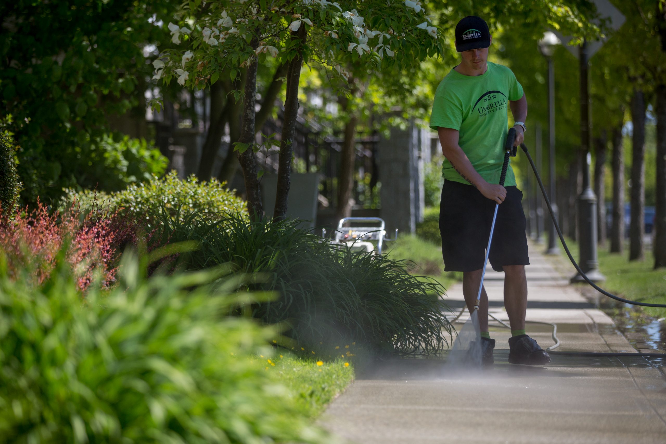 Pressure washing services at property maintenance companies